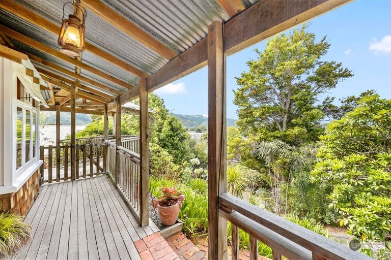 Photo of property in 6 Prouse Grove, Silverstream, Upper Hutt, 5019