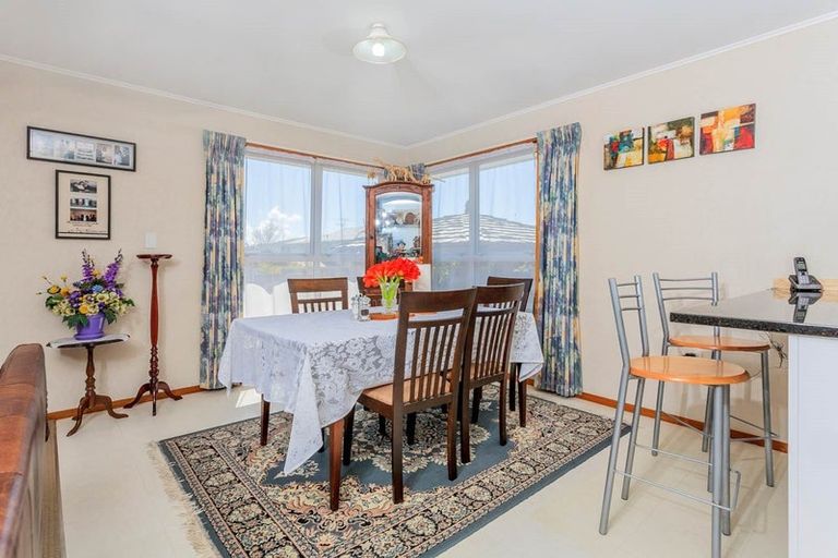 Photo of property in 2/38 Akoranga Drive, Northcote, Auckland, 0627