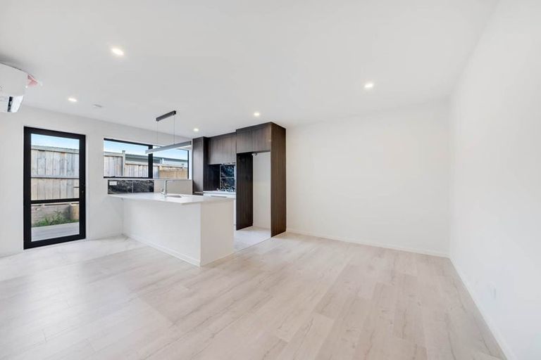 Photo of property in 17a Poruru Close, Papakura, 2110