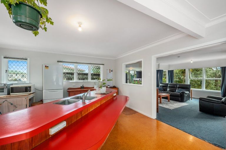 Photo of property in 36 Parakai Avenue, Parakai, 0830