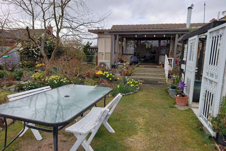 Photo of property in 8 Moorhouse Street, Waimate, 7924