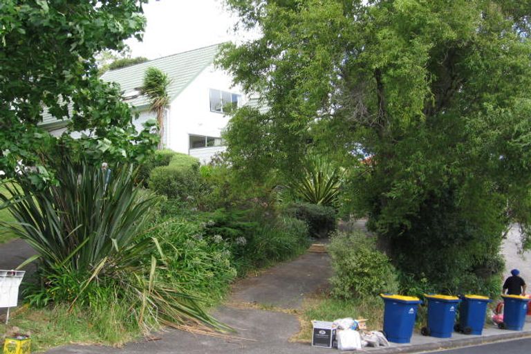Photo of property in 2/12 Coroglen Avenue, Birkenhead, Auckland, 0626