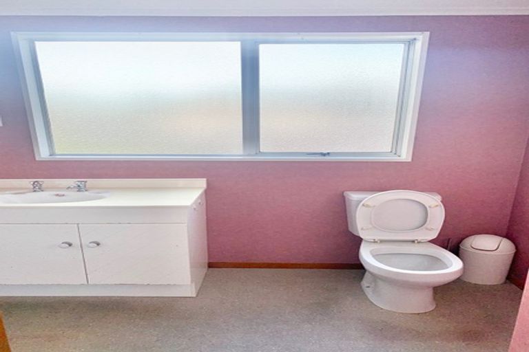 Photo of property in 1024 East Coast Road, Fairview Heights, Auckland, 0630