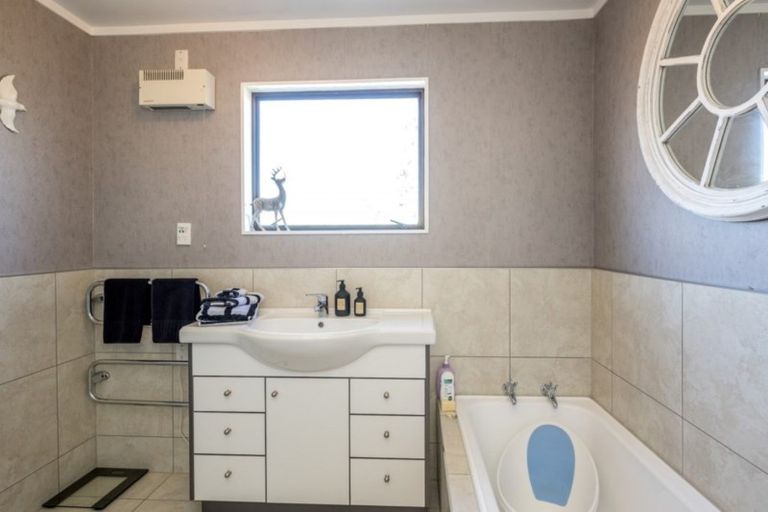 Photo of property in 18 Regal Street, Levin, 5510