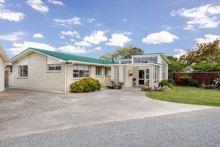 Photo of property in 63 Mcphee Street, Dannevirke, 4930