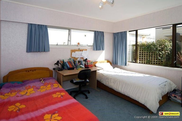 Photo of property in 100 Arran Road, Browns Bay, Auckland, 0630