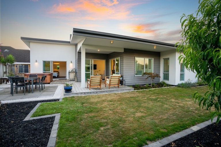 Photo of property in 32 Madison Street, Cambridge, 3434