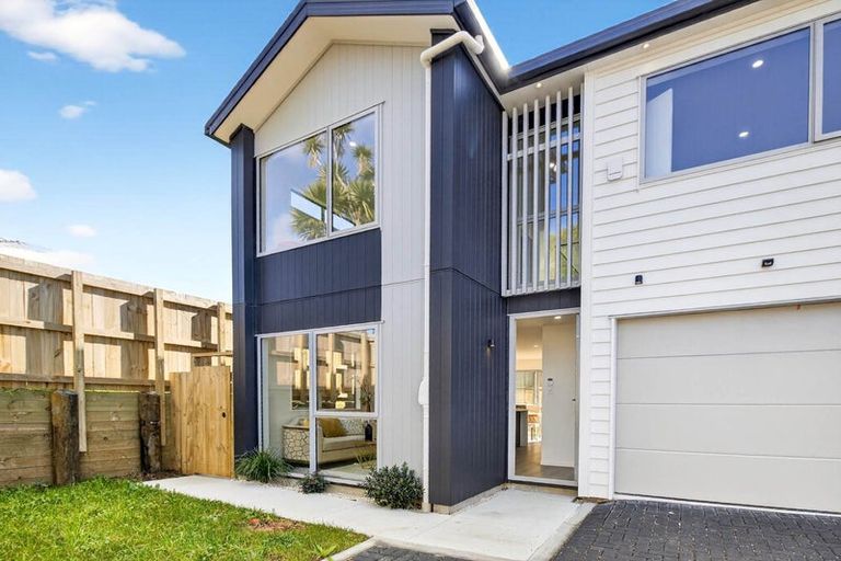 Photo of property in 7d Maroubra Place, Botany Downs, Auckland, 2010