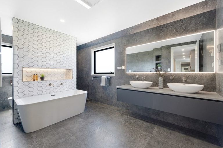 Photo of property in 4 Hapukupuku Avenue, Beachlands, Auckland, 2018