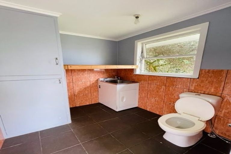Photo of property in 106 Cobham Crescent, Kelston, Auckland, 0602