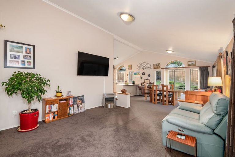Photo of property in 120 Buscomb Avenue, Henderson, Auckland, 0610