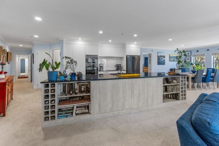 Photo of property in 1c Queen Street, New Plymouth, 4310