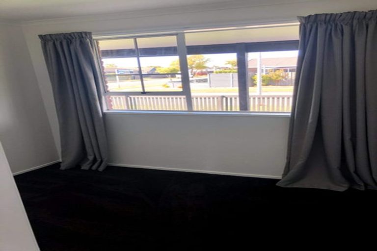 Photo of property in 141 Queenspark Drive, Parklands, Christchurch, 8083