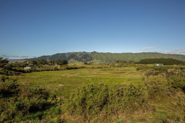 Photo of property in 168 Paetawa Road, Peka Peka, Waikanae, 5391