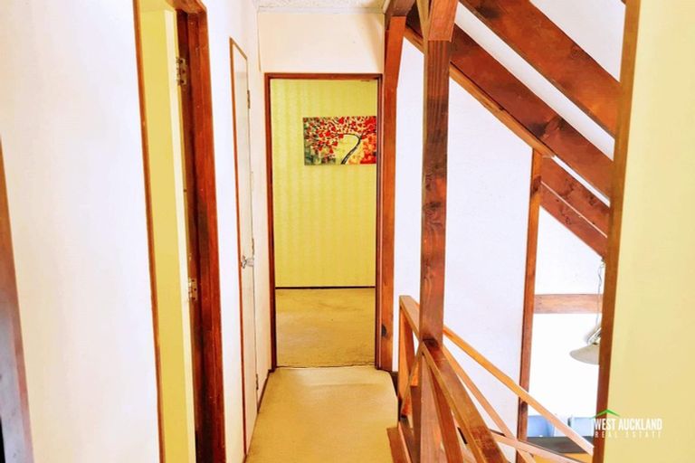 Photo of property in 1/5 Karapiti Place, Glen Eden, Auckland, 0602