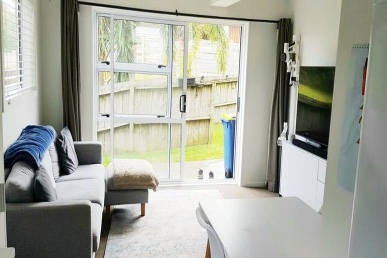 Photo of property in 7 Merville Avenue, Te Atatu South, Auckland, 0610