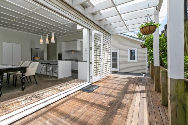 Photo of property in 17 Sixth Avenue, Tauranga, 3110