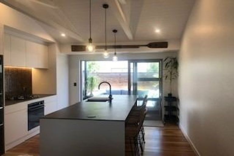 Photo of property in 2/8 Cecil Road, Milford, Auckland, 0620