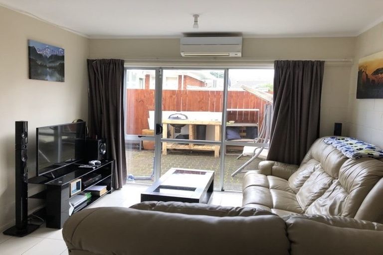 Photo of property in 3/5 Glen Road, Browns Bay, Auckland, 0630