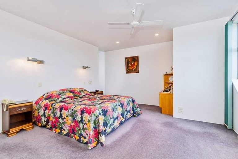 Photo of property in 4 Graceview Way, West Harbour, Auckland, 0618