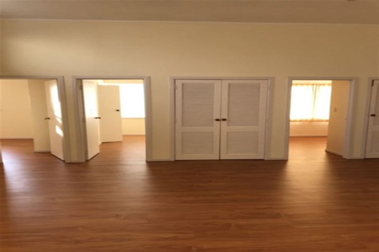 Photo of property in 11 Ramwall Place, Weymouth, Auckland, 2103