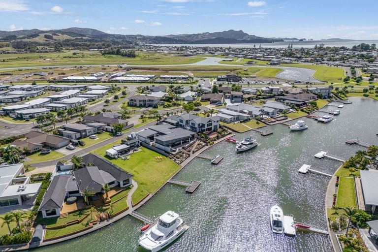Photo of property in 14 Mermaid Place, Whitianga, 3510