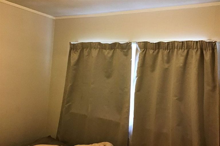 Photo of property in 4/52 Tudor Road, Henderson, Auckland, 0610