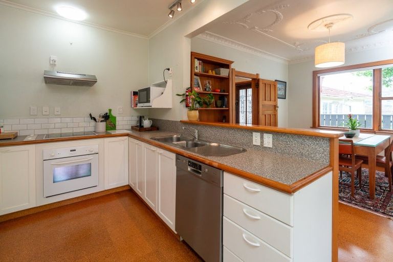 Photo of property in 53 Severn Street, Island Bay, Wellington, 6023