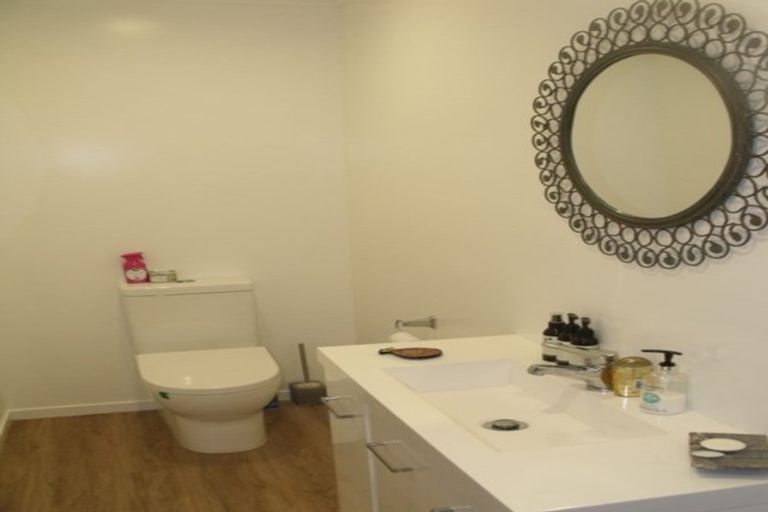 Photo of property in 17 Tauroa Road, Havelock North, 4130