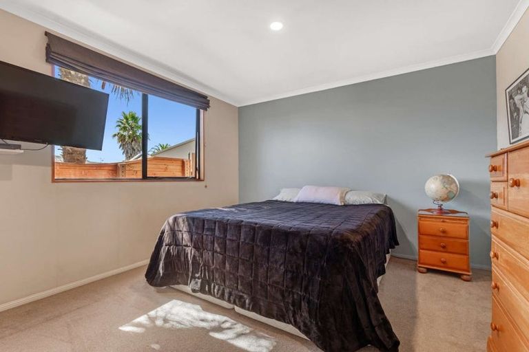 Photo of property in 8 Piha Close, Papamoa Beach, Papamoa, 3118