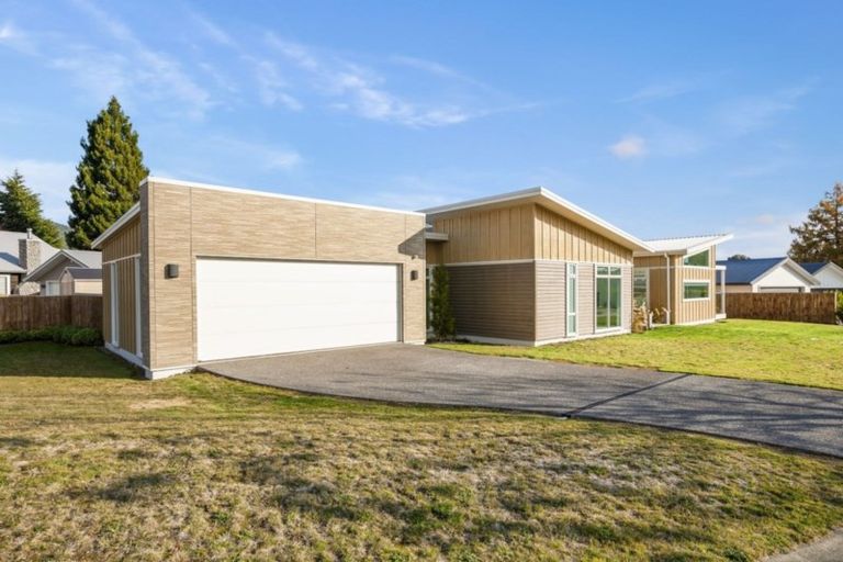 Photo of property in 3 Nursery Lane, Kinloch, Taupo, 3377