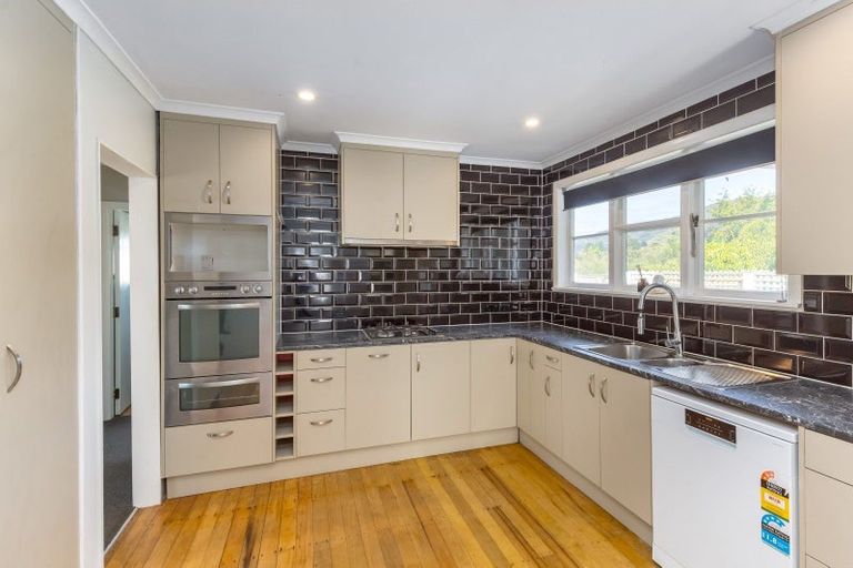 Photo of property in 32 Bethune Street, Featherston, 5710