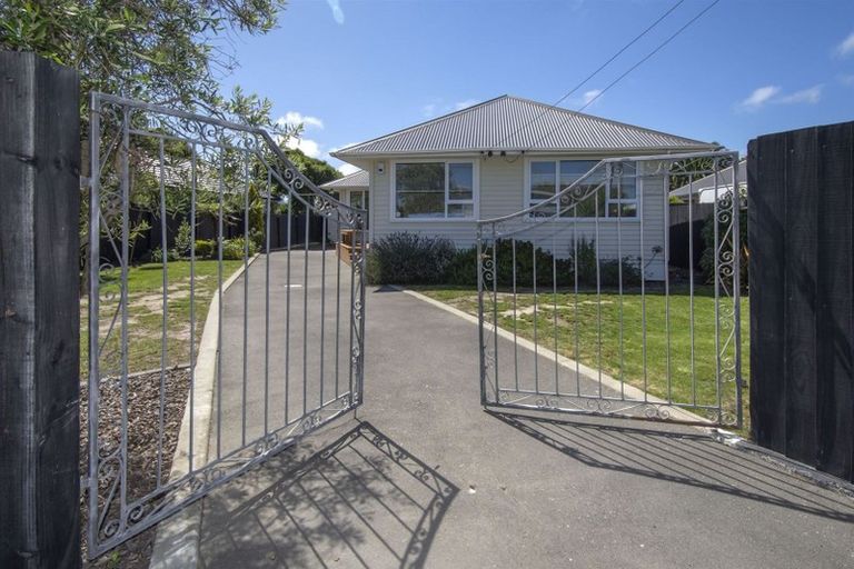 Photo of property in 13 Malta Crescent, South New Brighton, Christchurch, 8062