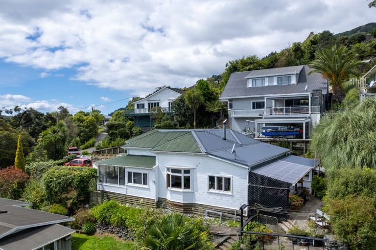 Photo of property in 14 Broadway, Picton, 7220