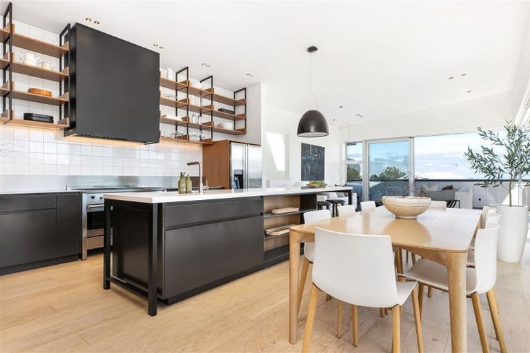 Photo of property in 39 Hackthorne Road, Cashmere, Christchurch, 8022