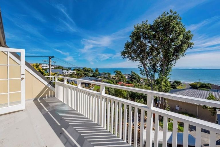 Photo of property in 19 Kainui Road, Raumati South, Paraparaumu, 5032