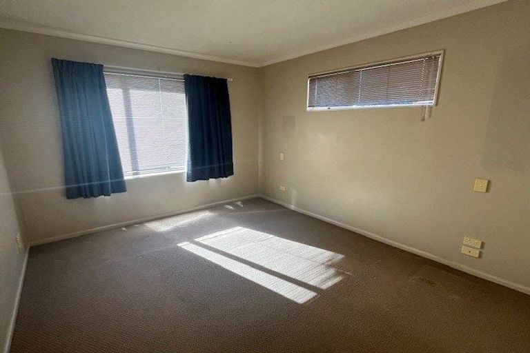 Photo of property in 22 Craigavon Drive, East Tamaki, Auckland, 2013
