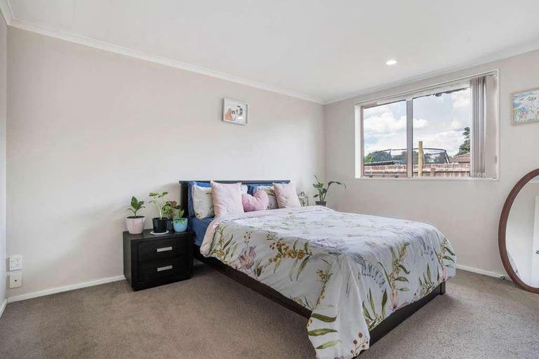 Photo of property in 12 Scotts Field Drive, Takanini, 2112