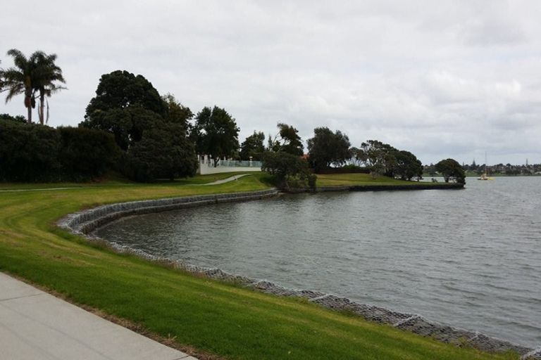 Photo of property in 191 Fisher Parade, Farm Cove, Auckland, 2012