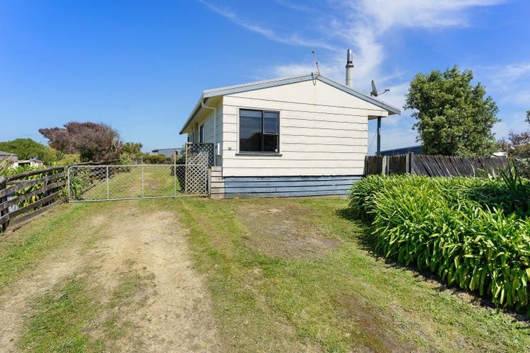 Photo of property in 17 Kitchener Street, Te Horo Beach, Otaki, 5581