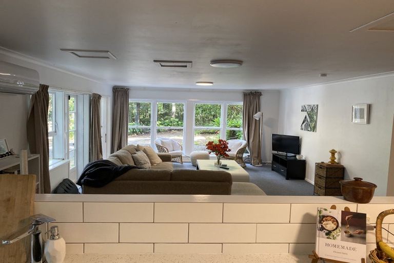 Photo of property in 53a Onedin Place, Titirangi, Auckland, 0604