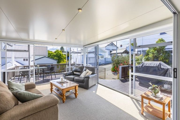 Photo of property in 16 Gladstone Road, Bluff Hill, Napier, 4110