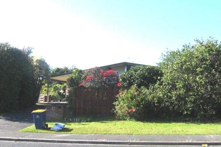 Photo of property in 53 Hatherlow Street, Glenfield, Auckland, 0629