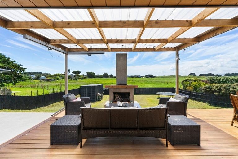 Photo of property in 7 Sand Dune Grove, Waikawa Beach, Manakau, 5573