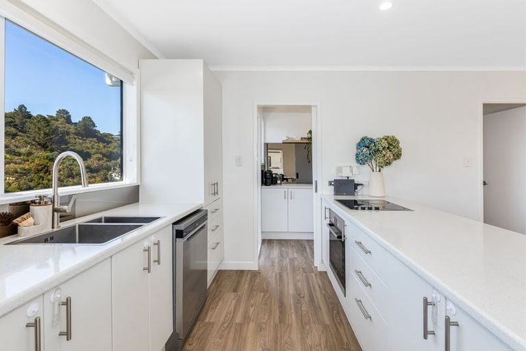 Photo of property in 11 Parkinson Close, Whitby, Porirua, 5024