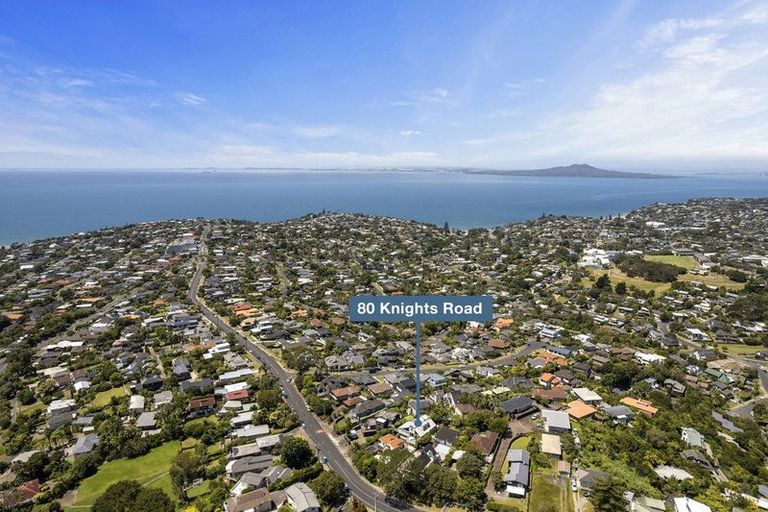 Photo of property in 1/80 Knights Road, Rothesay Bay, Auckland, 0630