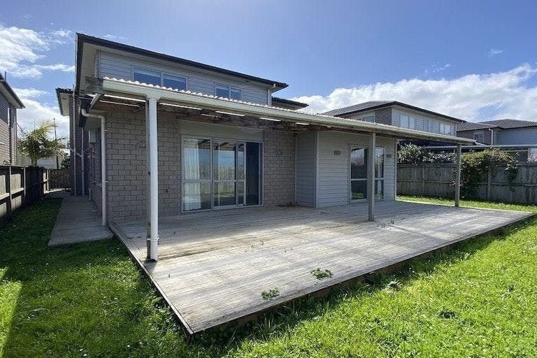 Photo of property in 16 Kira Road, Flat Bush, Auckland, 2016