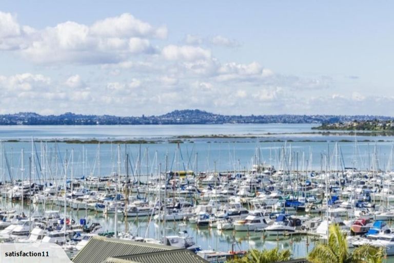 Photo of property in 15 Courtneys, West Harbour, Auckland, 0618