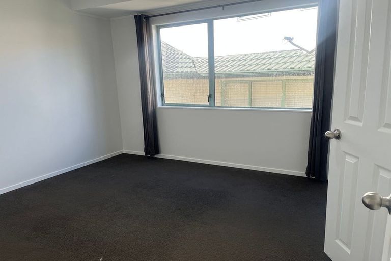 Photo of property in 2/7 Marbeth Court, Botany Downs, Auckland, 2010