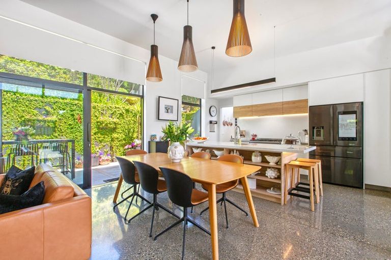 Photo of property in 14 Cheviot Road, Lowry Bay, Lower Hutt, 5013